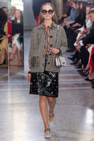 Look 2